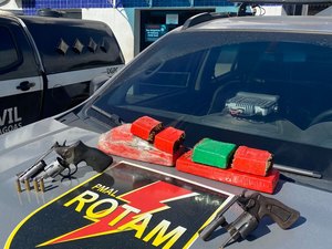 Polícia apreende armas e drogas na casa de jovem no Benedito Bentes