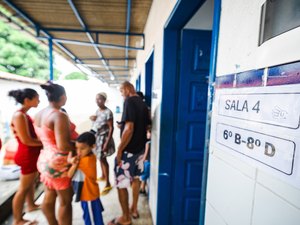 Famílias começam a deixar abrigos temporários