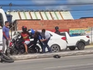 Desentendimento no trânsito termina em briga na Avenida Cachoeira do Meirim