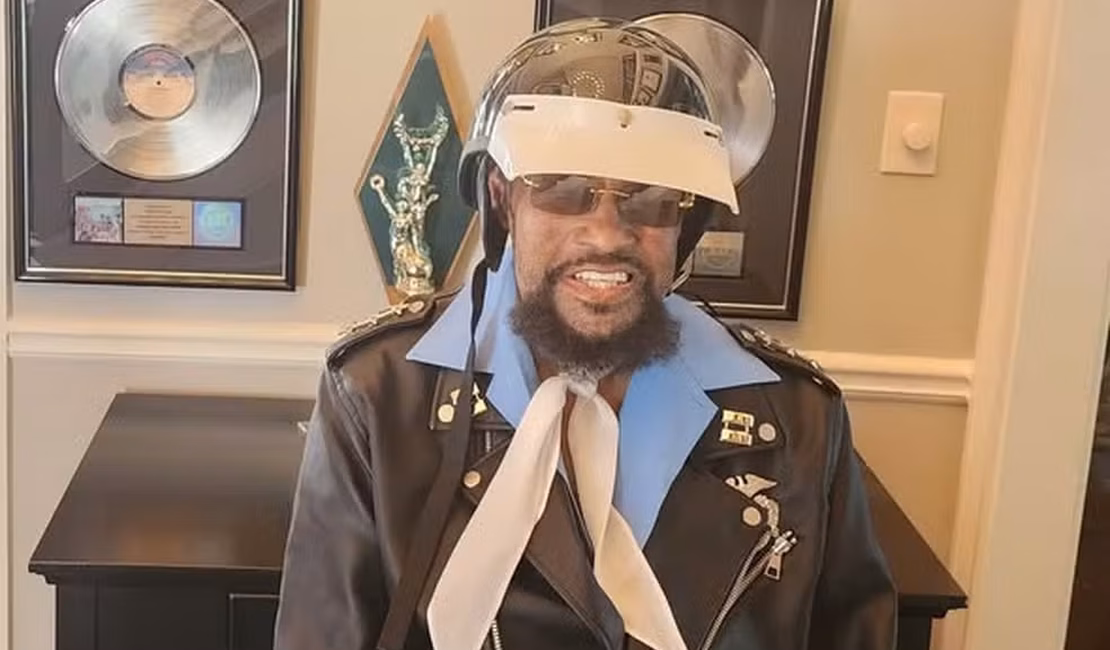 Morre Victor Willis, vocalista do Village People, aos 74 anos
