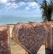 [Vídeo] Toten 'Eu Amo Maceió' é vandalizado e tem pedras furtadas na Jatiúca