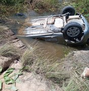 Carro cai em rio e mulher morre afogada em Maragogi