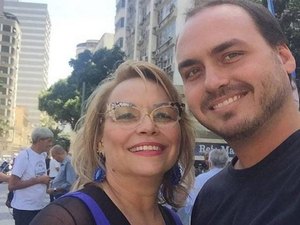 Carlos Bolsonaro se filia ao partido comandado por Edir Macedo