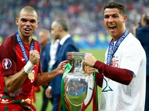 Na prorrogação, Portugal vence a França e fica com o título da Eurocopa