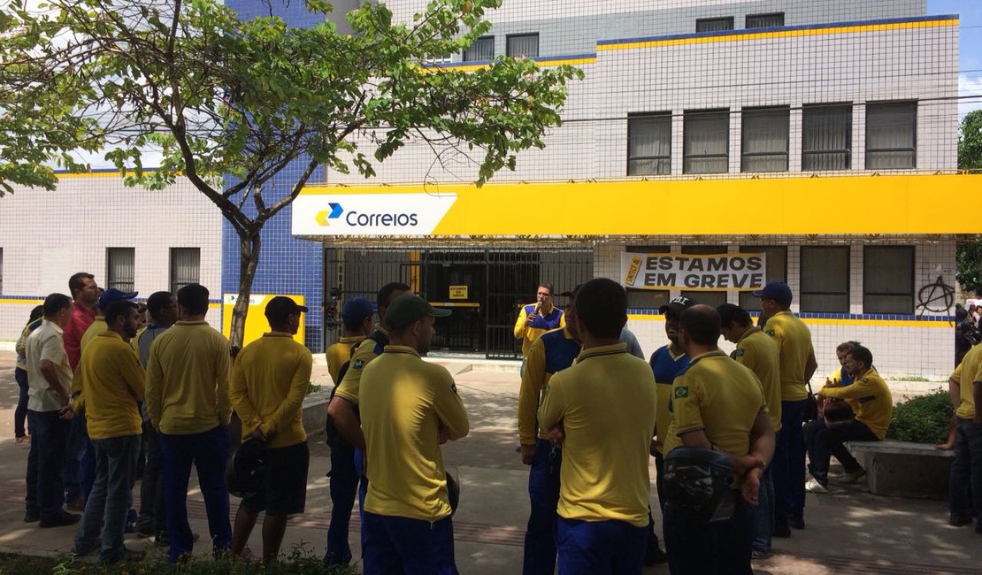  Servidores dos Correios não aceitam decisão do TST e greve continua em Alagoas