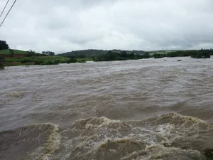 Rios Jacuípe e Mundaú atingem nível de atenção cheia após chuvas em Alagoas