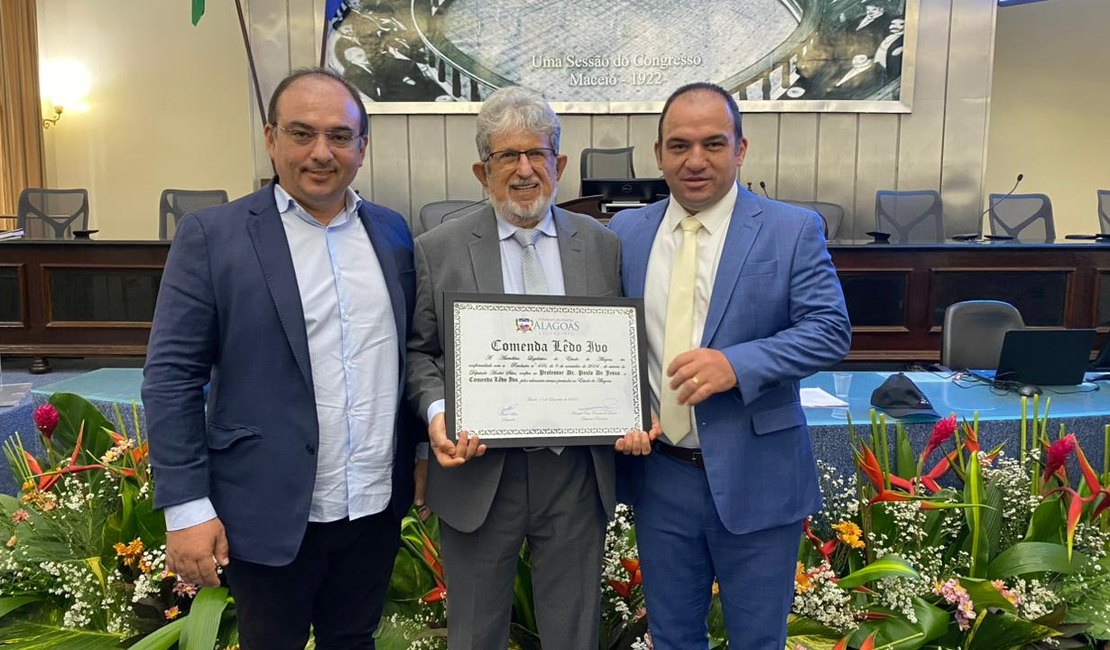 Prefeito Leandro Silva prestigia entrega da Comenda Lêdo Ivo a junqueirense na ALE