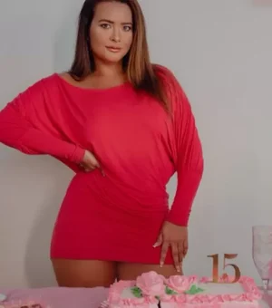 Geisy Arruda comemora 15 anos do vestido rosa: 'Polêmico e emblemático'