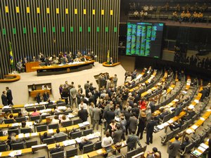 Câmara pode votar hoje projeto que regulamenta a terceirização