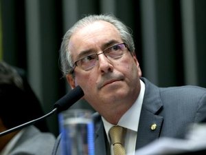Cunha diz que vai recorrer de afastamento determinado por ministro do STF