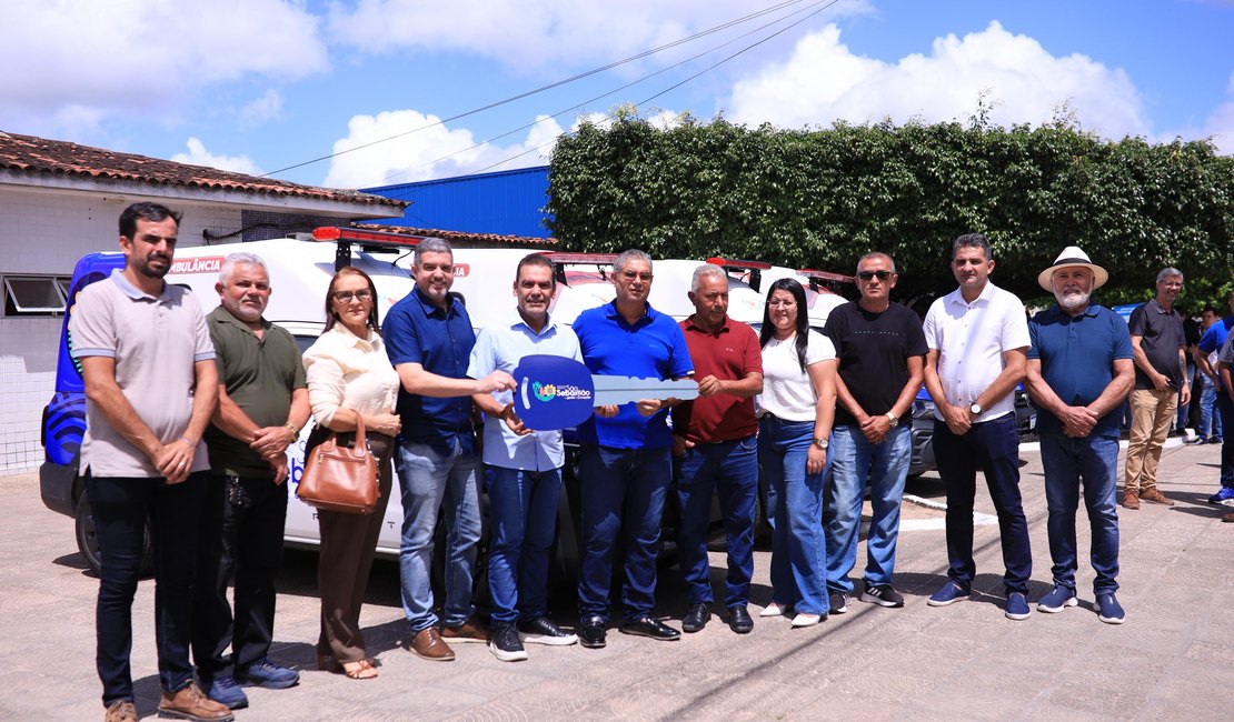 Prefeitura de São Sebastião entrega quatro ambulâncias zero km à população