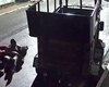 Homem flagrado agredindo companheira na rua no município de Carneiros é preso
