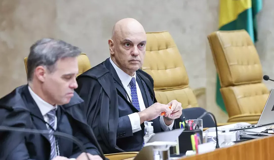 Moraes participa de sessão do STF após divulgação de mensagens com Vorcaro