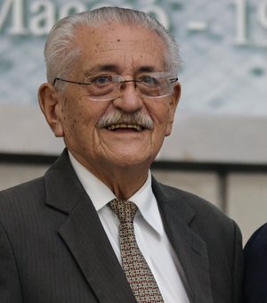 Assembleia aprova homenagem a servidor que dedicou 65 anos ao Legislativo