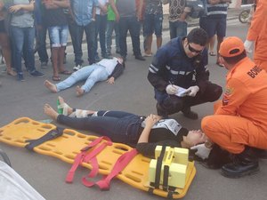 [Vídeo] Colisão entre carro e moto deixa mulheres feridas