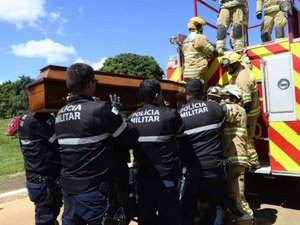 Cortejo e homenagens marcam enterro de PM que salvou vítimas de incêndio em Maceió