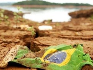 Risco de rompimento diminui, e busca de vítimas são retomadas