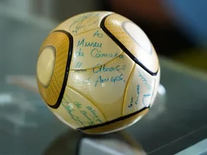 Moraes pede 17 anos de prisão a homem que furtou bola assinada por Neymar