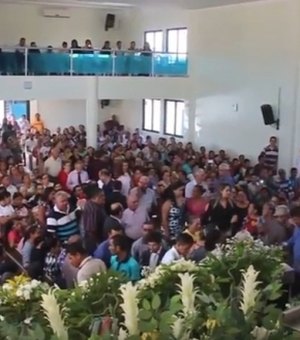 O adeus emocionado da comunidade da Assembleia de Deus ao pastor Valmir