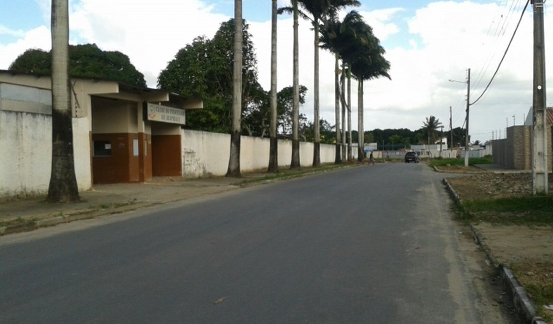 Bandidos invadem e roubam equipamentos eletrônicos de clube de Arapiraca