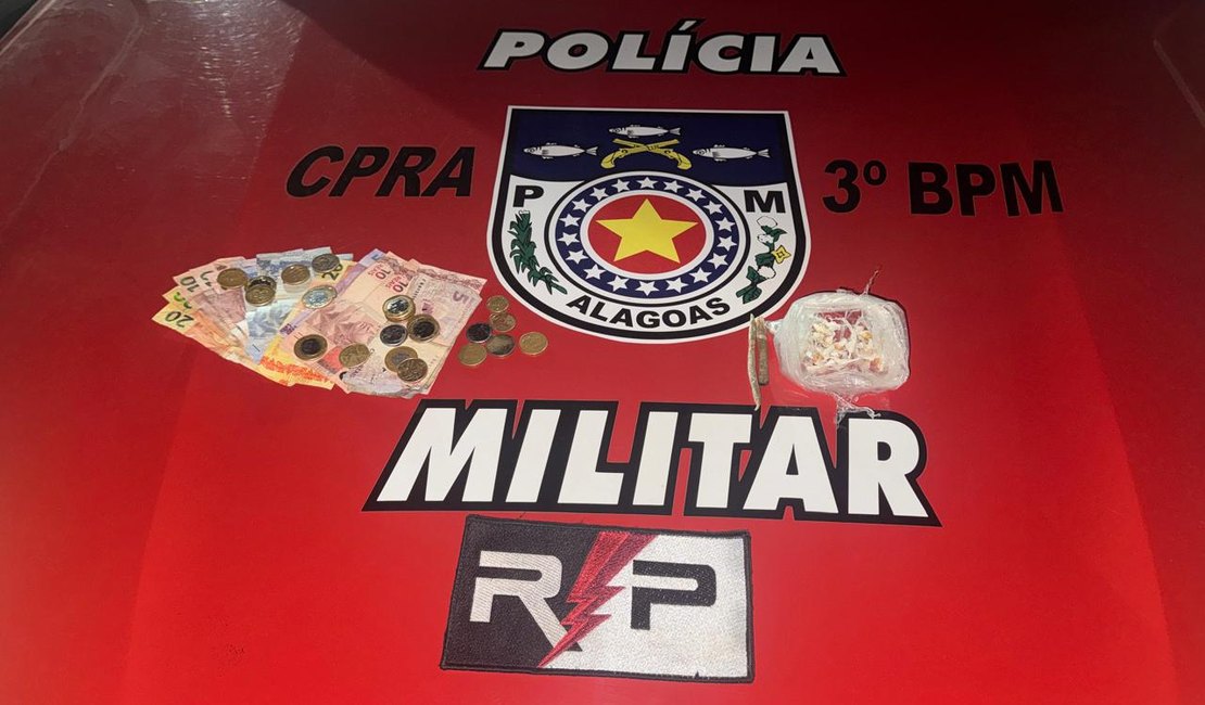 Jovem tentar fugir de abordagem, mas é preso com maconha e crack em Arapiraca