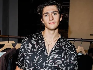 Ator da Netflix pede ajuda para custear cirurgia após descobrir câncer