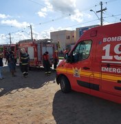 Homem é socorrido após levar choque elétrico em obra na Ponta Verde