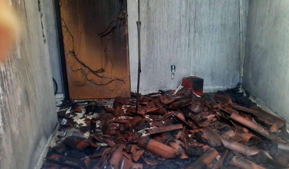Incêndio deixa casa destruída em São Miguel dos Campos