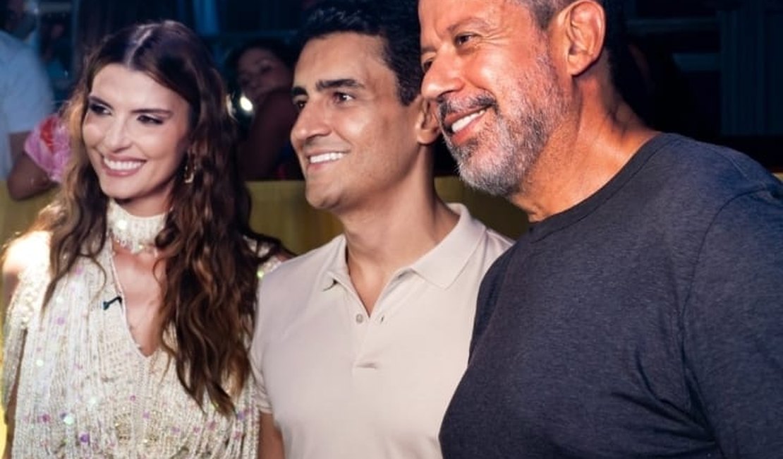 Ao lado de JHC, Marina Candia e Rodrigo Cunha, Arthur Lira prestigia abertura do Verão Maceió