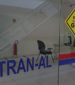 Servidores do Detran em Arapiraca aderem à greve e suspendem atividades