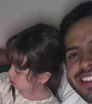 Marido de Malu Borges mostra primogênita conhecendo a irmãzinha