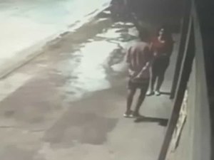 Homem vítima de violência doméstica é morto na rua pela namorada