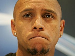 Apos decreto de prisão, Roberto Carlos se defende e diz que pagou pensão