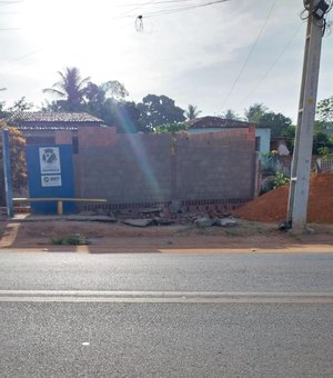 Comunidade da Baixa da Onça fica sem ponto de ônibus após estrutura ser derrubada
