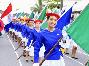 Mais de dois mil estudantes participam do Desfile Cívico nesta segunda-feira, 16