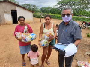 Prefeitura distribui mais de 1.400 cestas básicas para famílias carentes em Major Izidoro