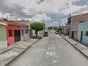 Assaltantes invadem mercadinho e roubam R$ 8 mil em Arapiraca