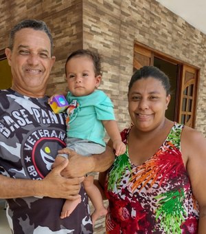 [VÍDEO] PM salva bebê de oito meses que estava engasgado no Tabuleiro do Martins
