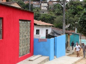 Setrand promove reforma e pintura nas casas de moradores de grotas