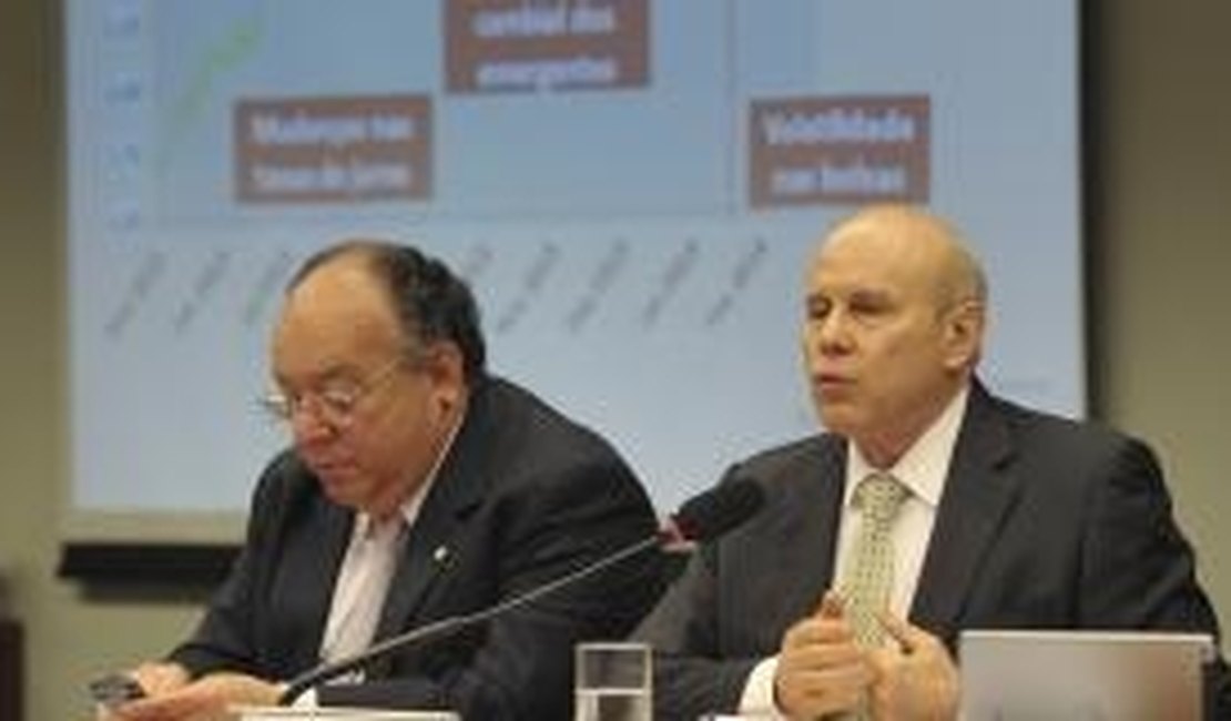 Mantega diz que PIB revisado vai alterar indicação