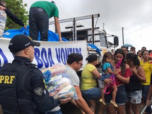 PRF e LBV promovem ação solidária em Alagoas