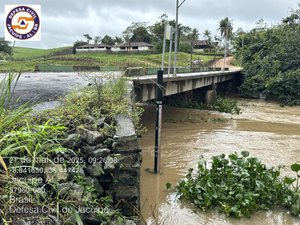 Nível do rio Jacuípe diminui, mas ainda há risco de transbordamento