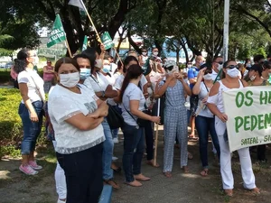 Profissionais da enfermagem fazem protesto contra jornada sem folga em Maceió