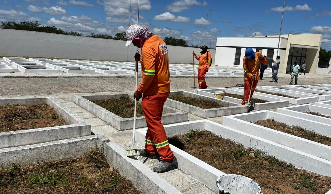 Prefeitura de Santana do Ipanema realiza manutenção dos cemitérios públicos