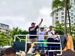 “Liberdade não tem preço”, diz Leonardo Dias em ato contra Lula e Moraes, em Maceió