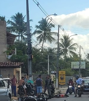 [Vídeo] Motociclista fica ferido após colidir contra carro no bairro Riacho Doce