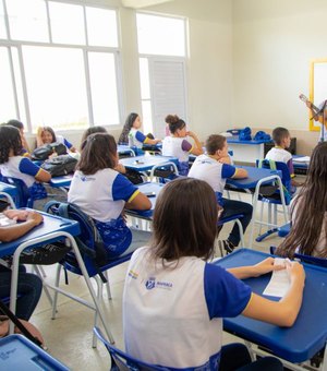 Arapiraca: projeto de literatura de cordel e repente é levado às escolas do município