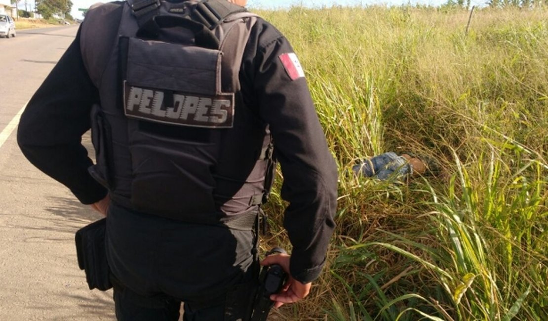 Corpo de jovem é encontrado à margem da rodovia AL-220, no Agreste