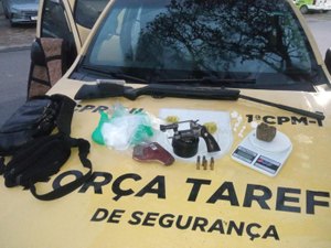 PM apreende armas de fogo e drogas durante abordagens em Boca da Mata e Arapiraca