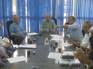 Órgãos estaduais cedem equipamentos aos municípios atingidos pela chuva